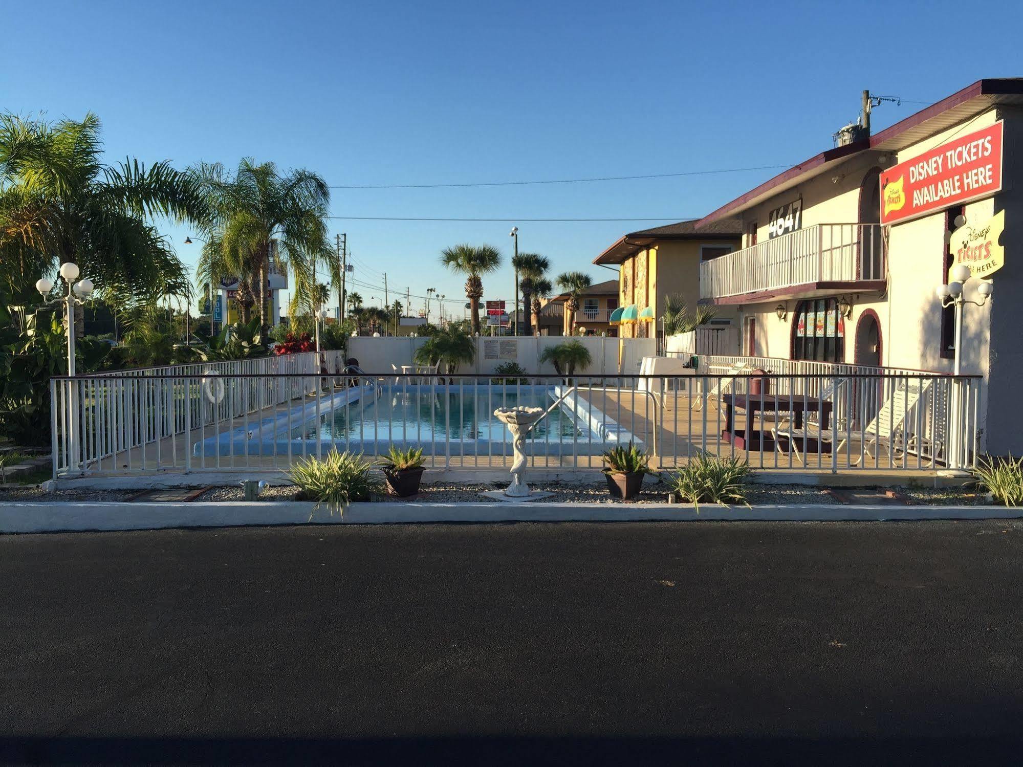 Maple Leaf Inn & Suites Kissimmee Exterior photo